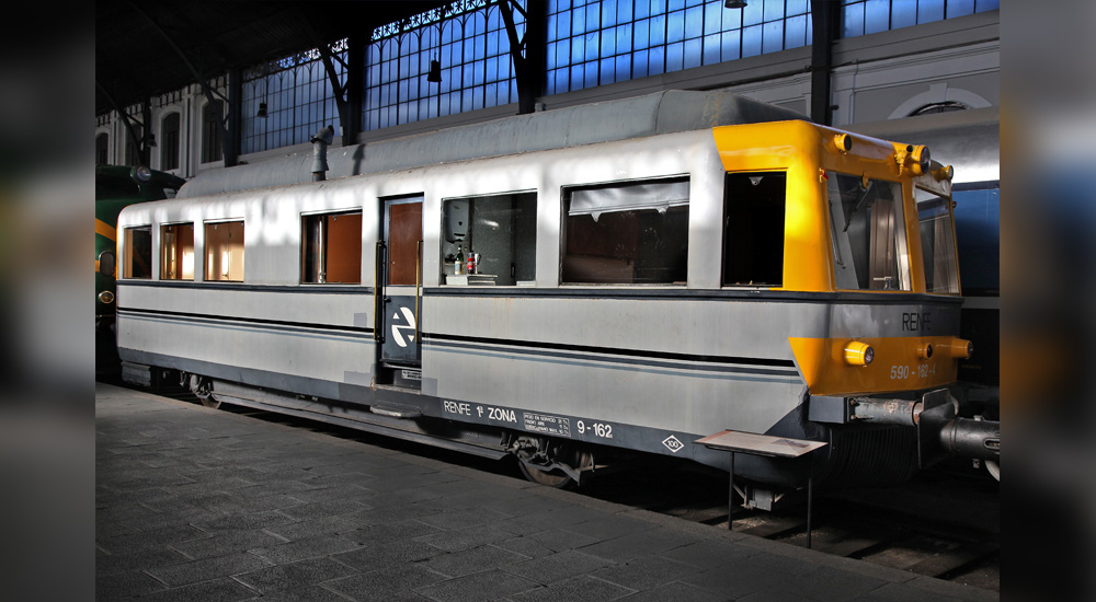 Un automotor disel de los aos treinta, pieza del trimestre del Museo del Ferrocarril de Madrid